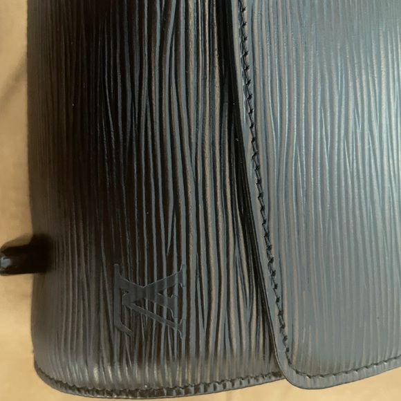 Authentic Louis Vuitton rare Epi Nocturne PM - Picture 8 of 13